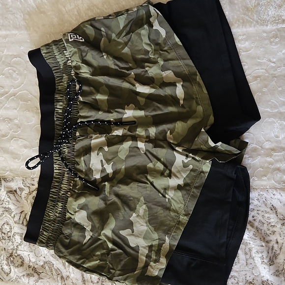 PINK VS Ultimate 2-in-1 Camo Shorts - Medium- Bike Shorts Inseam 4.5" - Picture 1 of 10